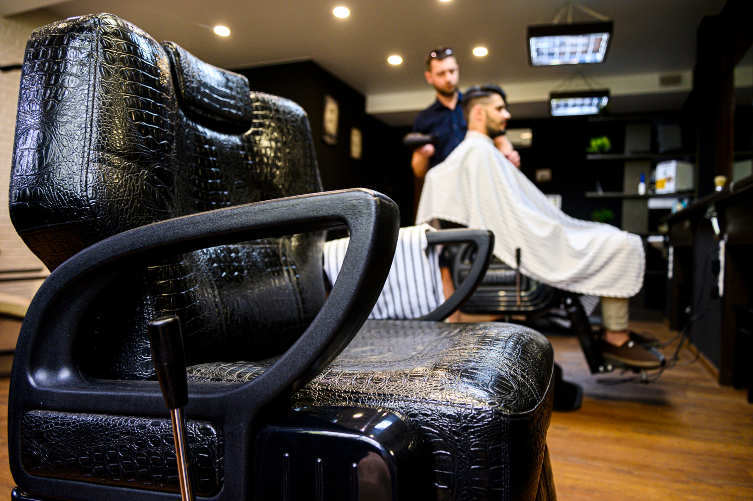 Salon Suites in Sandy Springs vs Booth Rental Which Offers More Flexibility