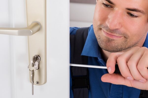 residential locksmith in Hollywood, FL