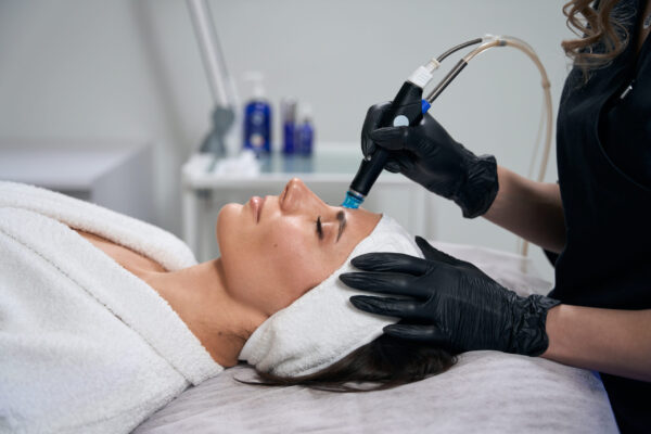 How Does HydraFacial Clean and Nourish Skin?
