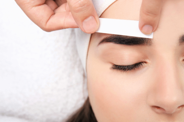 Sculpting Your Gaze: The Art of Eyebrow Waxing