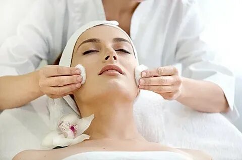 How Deep Cleansing Facial Helps Oily Skin