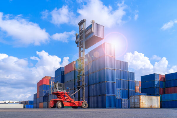 How Do Low-Cost Forwarding Companies Handle Customs Fees?