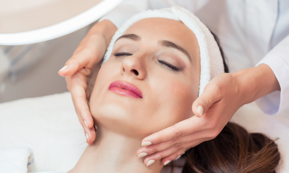 What Is the Right Way to Perform a Home Facial?