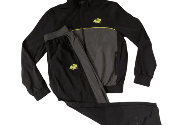 syna-world-logo-black-tracksuit